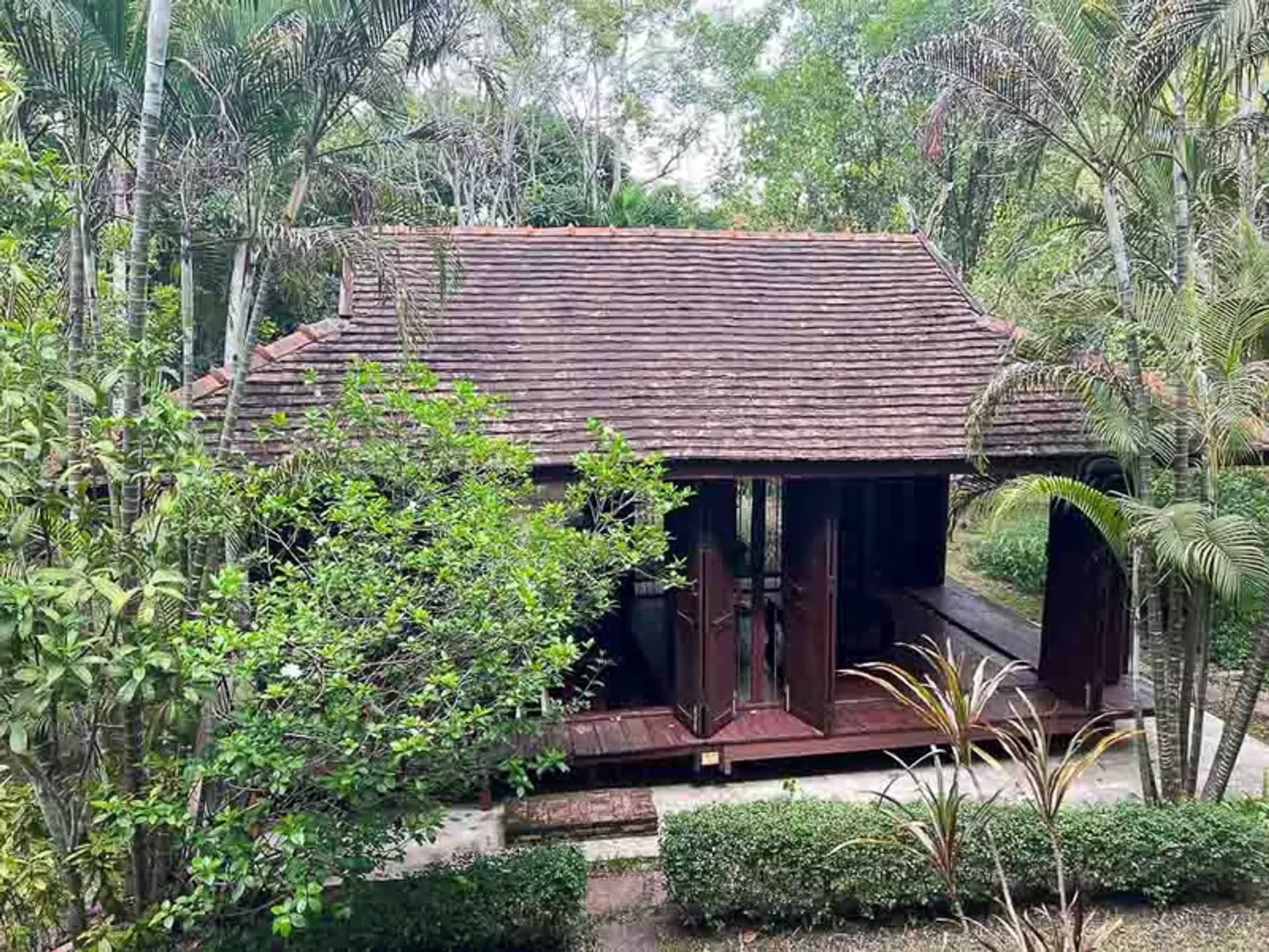 6 Bedroom House - Image 14