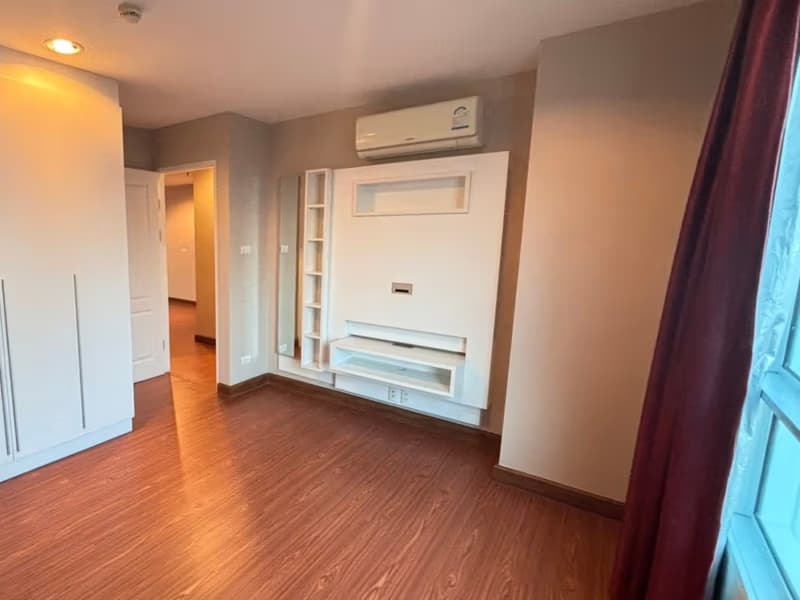 2 Bed Condo for Sale in Huai Khwang
