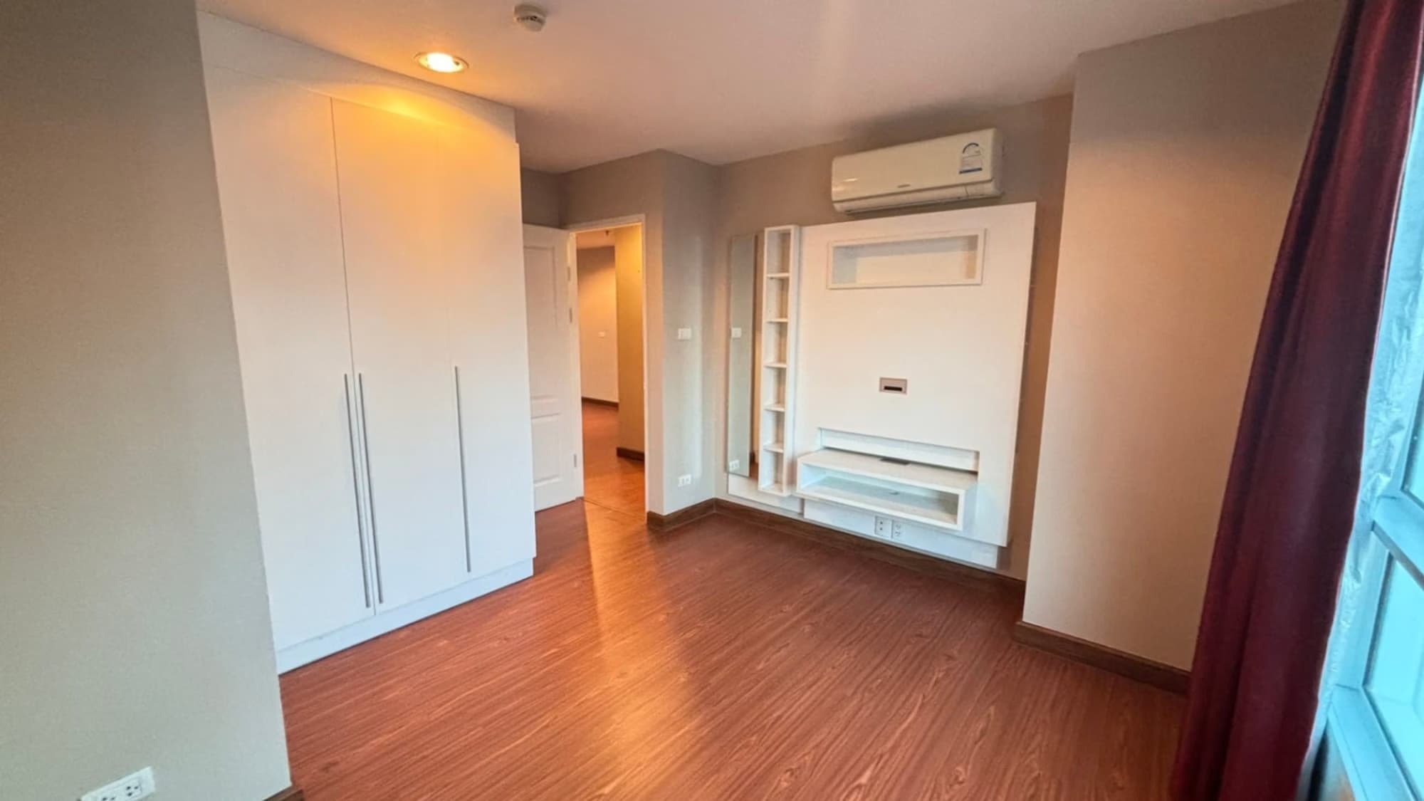 2 Bed Condo for Sale in Huai Khwang - Image 8