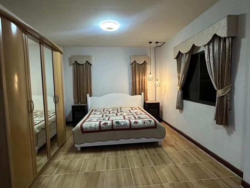 6 Bed House for Rent in San Sai