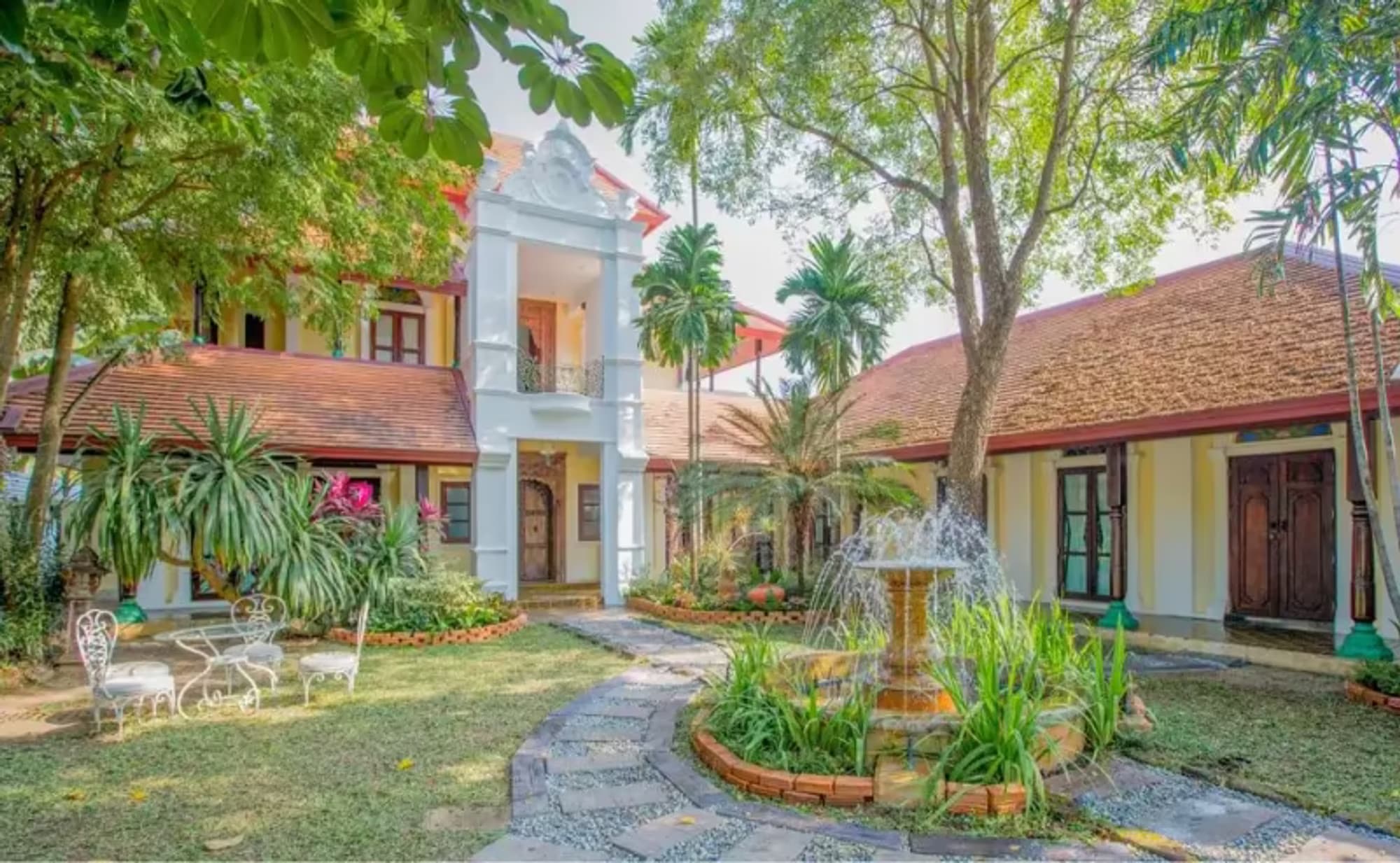 6 Bedroom House - Image 3