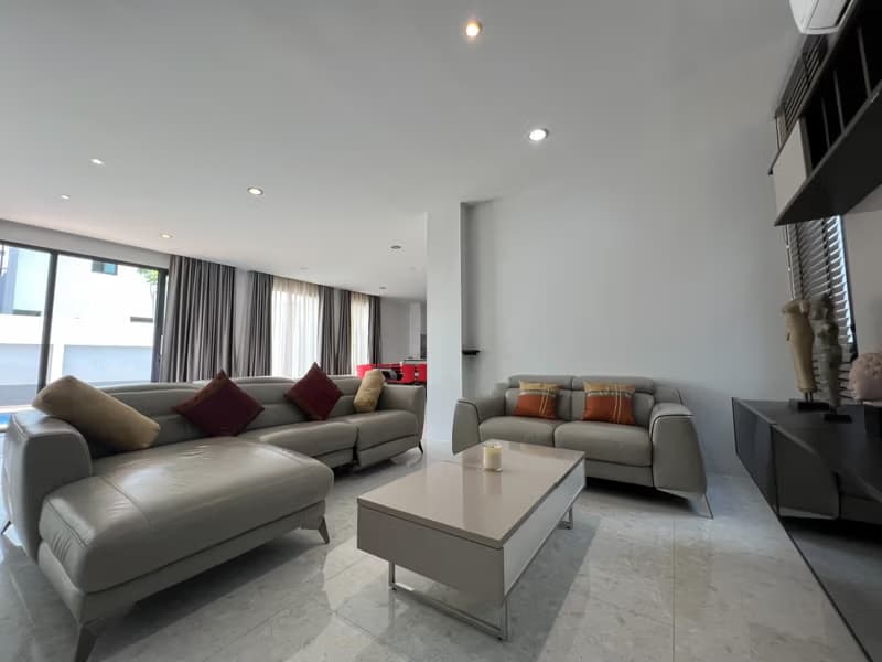 5 Bed House for Sale in Hang Dong