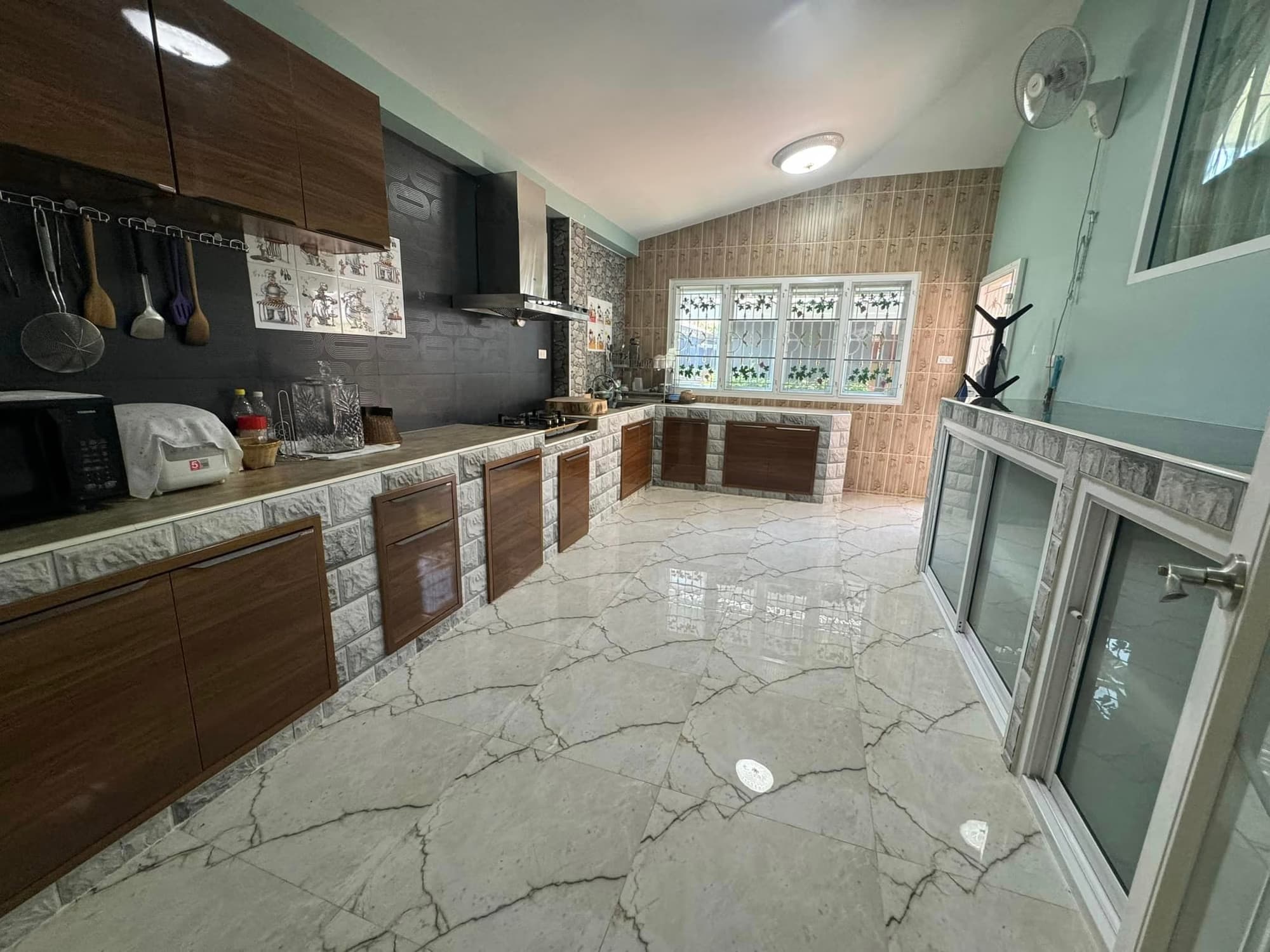4 Bed House for Rent in Saraphi - Image 7