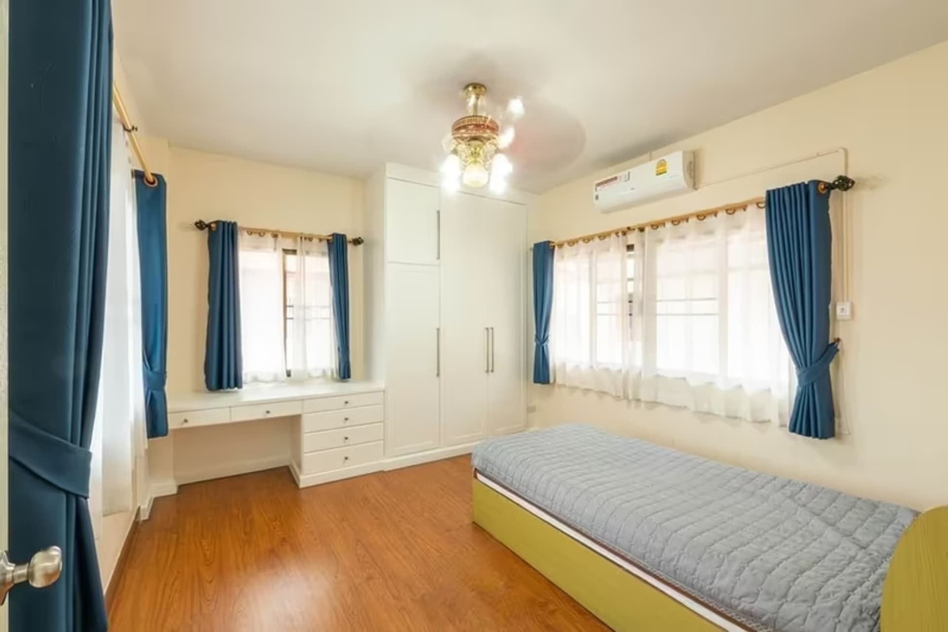 4 Bedroom House - Image 5