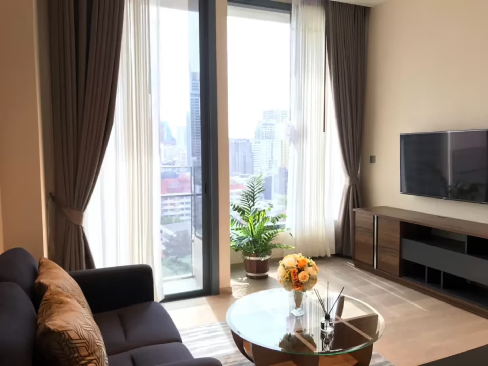 1 Bedroom Condo for Rent at THE ESSE Asoke - Image 2