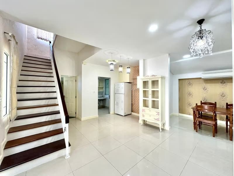 5 Bed House for Rent in Mueang Chiang Mai