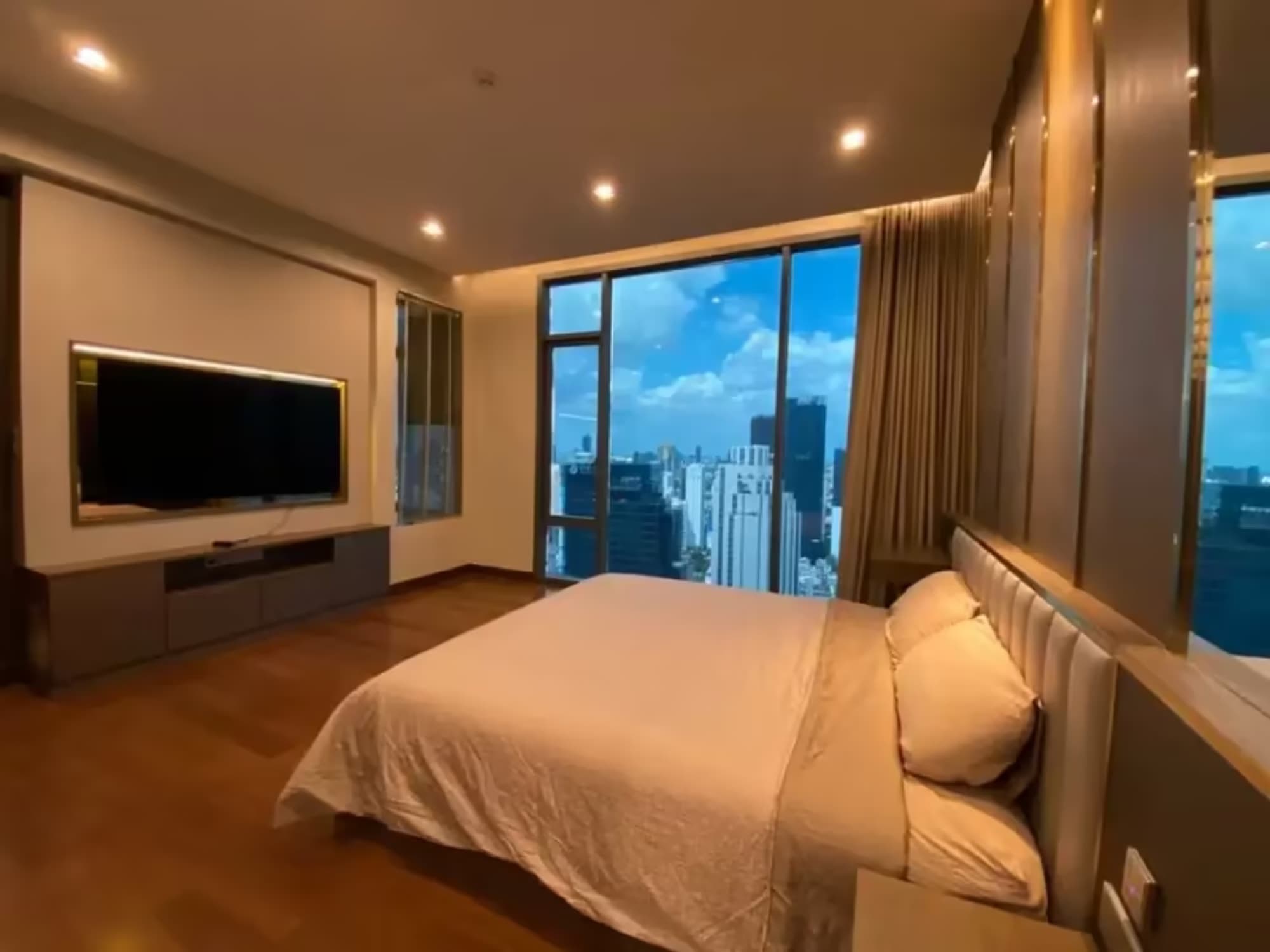 Q1 Sukhumvit Condo by Q House - Image 25