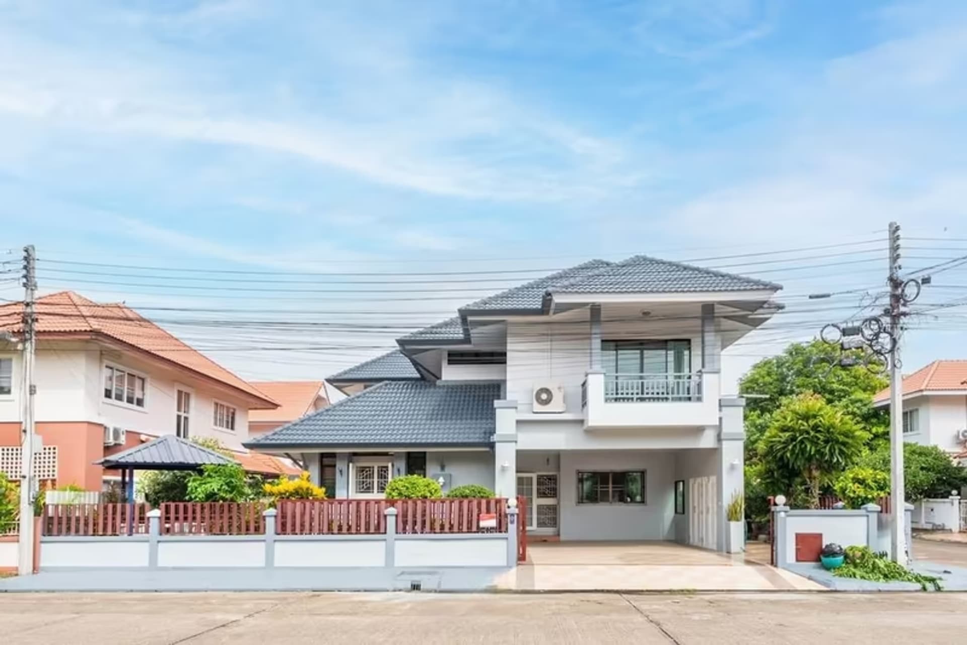 4 Bedroom House - Image 2