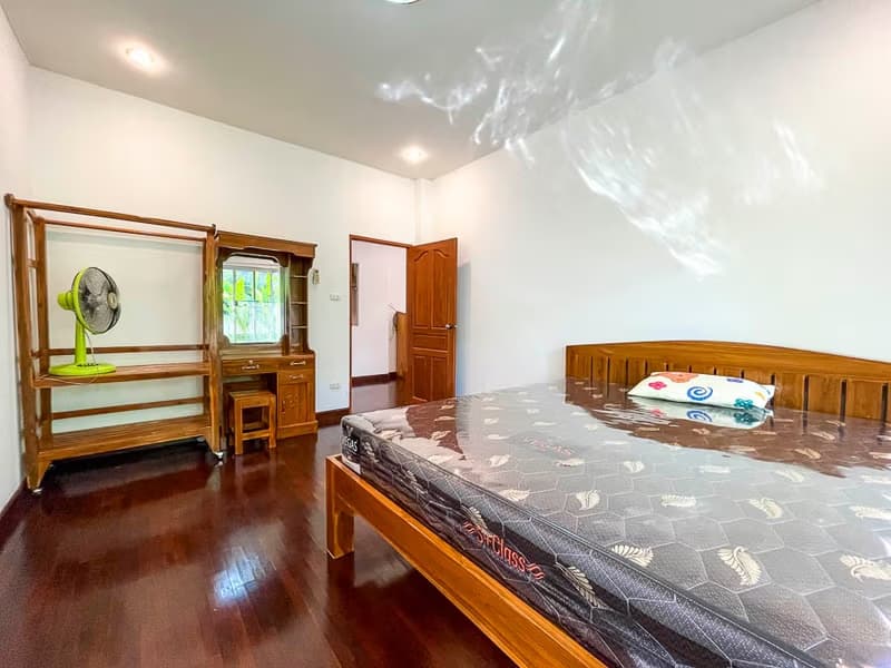5 Bed House for Rent in Mueang Chiang Mai