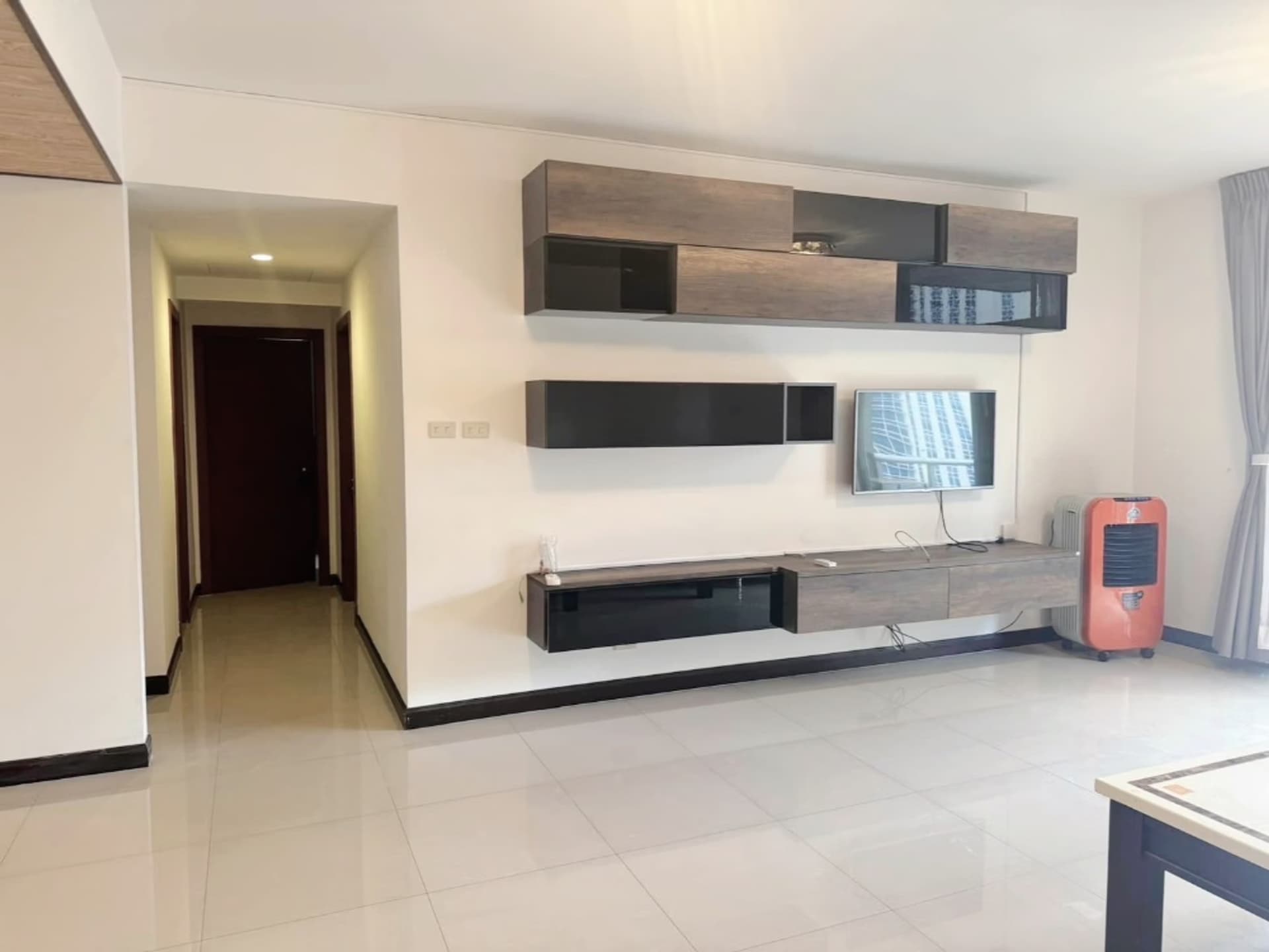 2 Bed Condo for Rent in Pathum Wan - Image 5