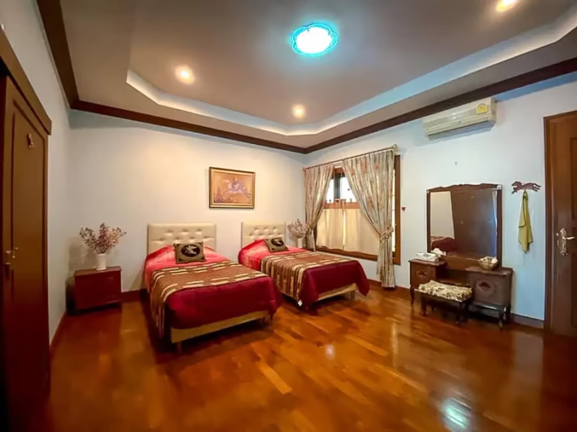 4 Bedroom House - Image 9