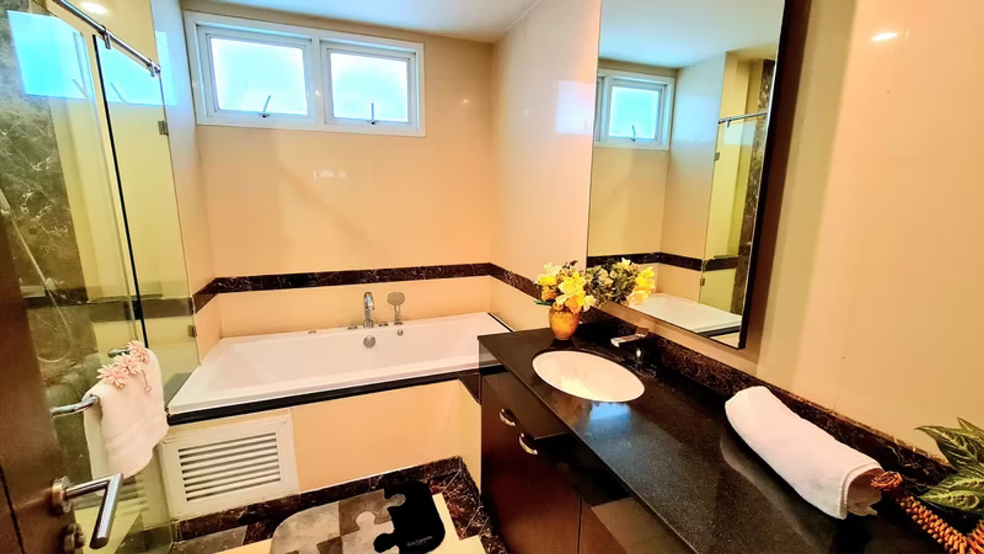 Piyathip Place Serviced Apartment - Image 3