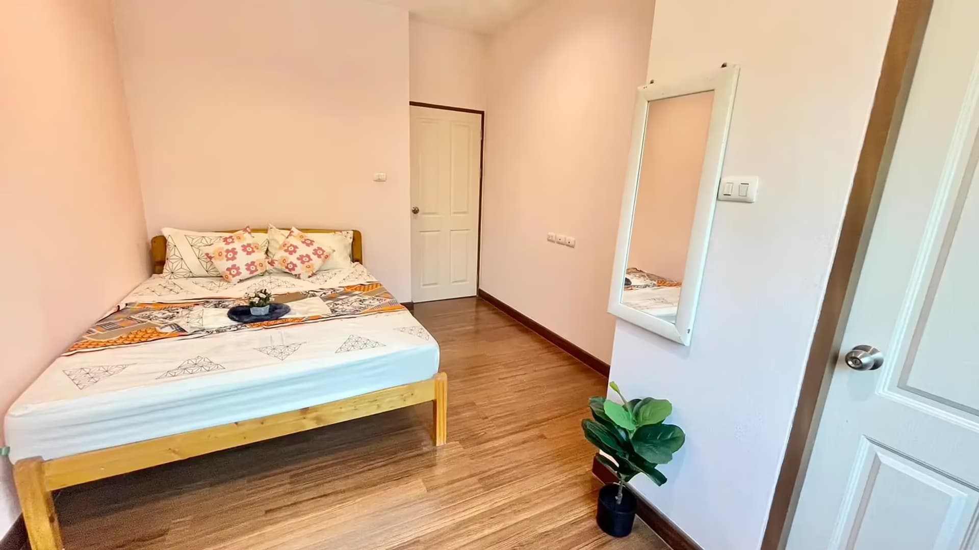 4 Bedroom House - Image 15