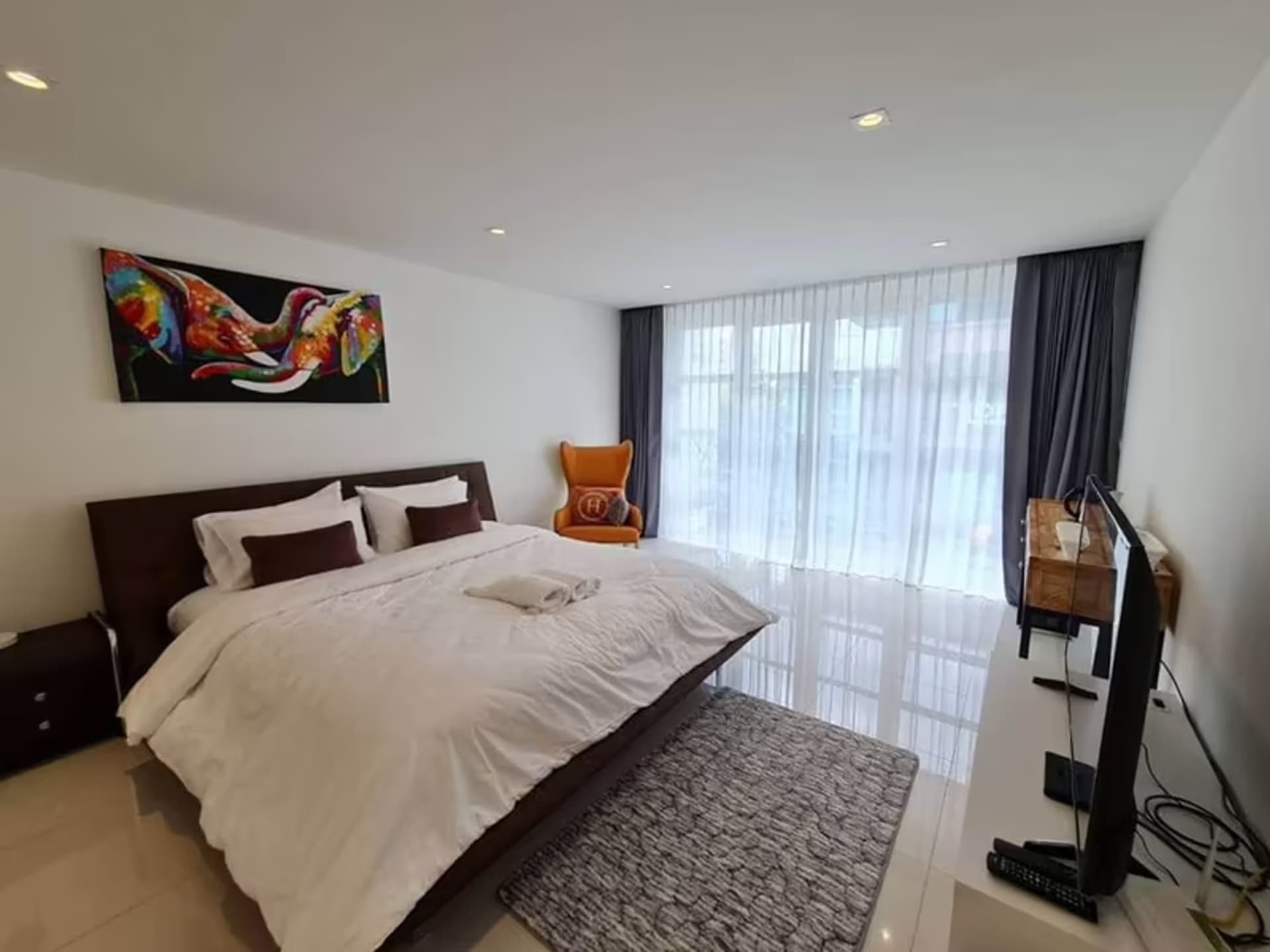 3 Bedroom Commercial - Image 7