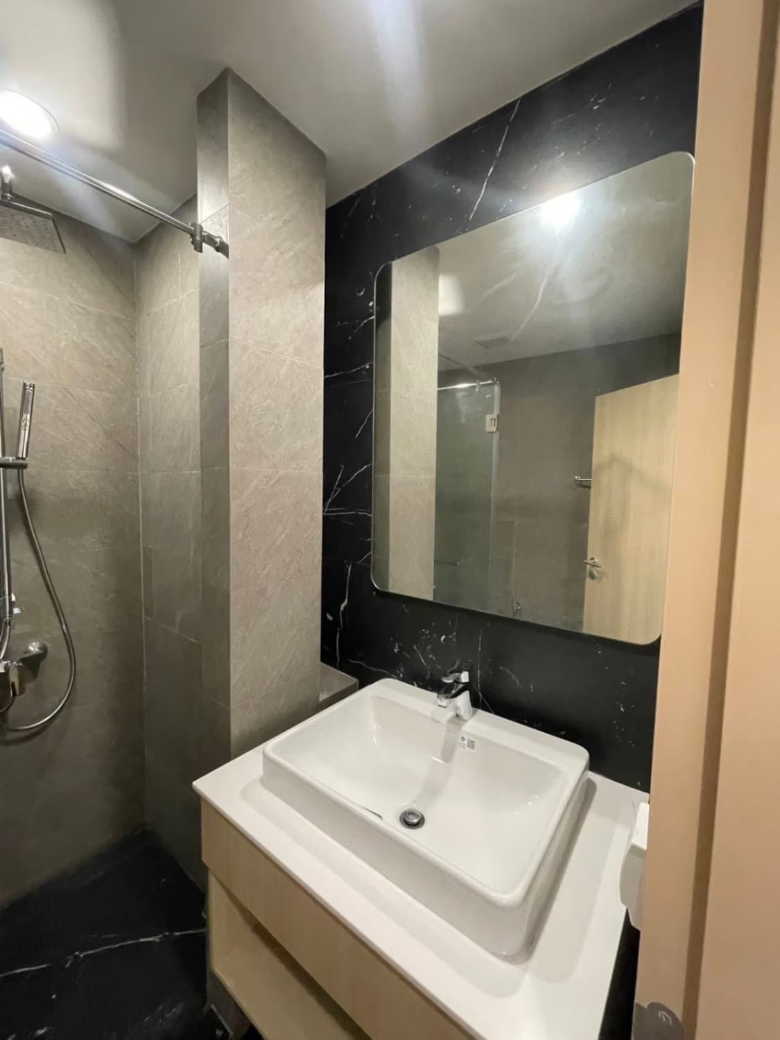 2 Bed Condo for Sale in Phra Khanong - Image 11