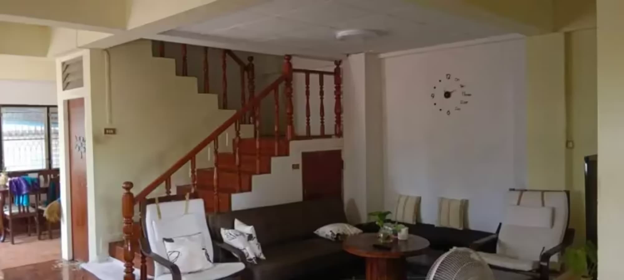 6 Bedroom House - Image 2