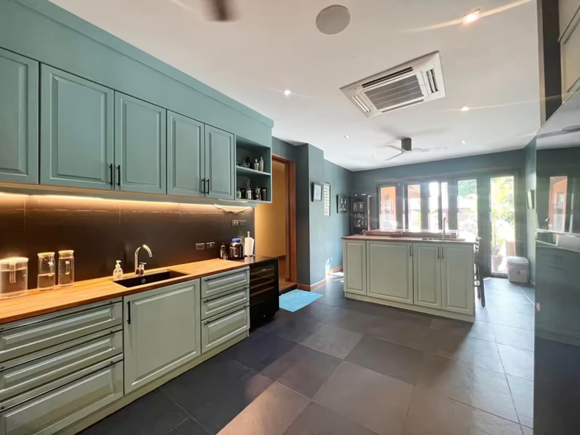 5 Bedroom House - Image 12