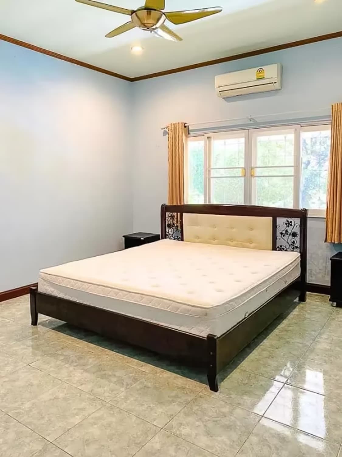 4 Bedroom House - Image 4