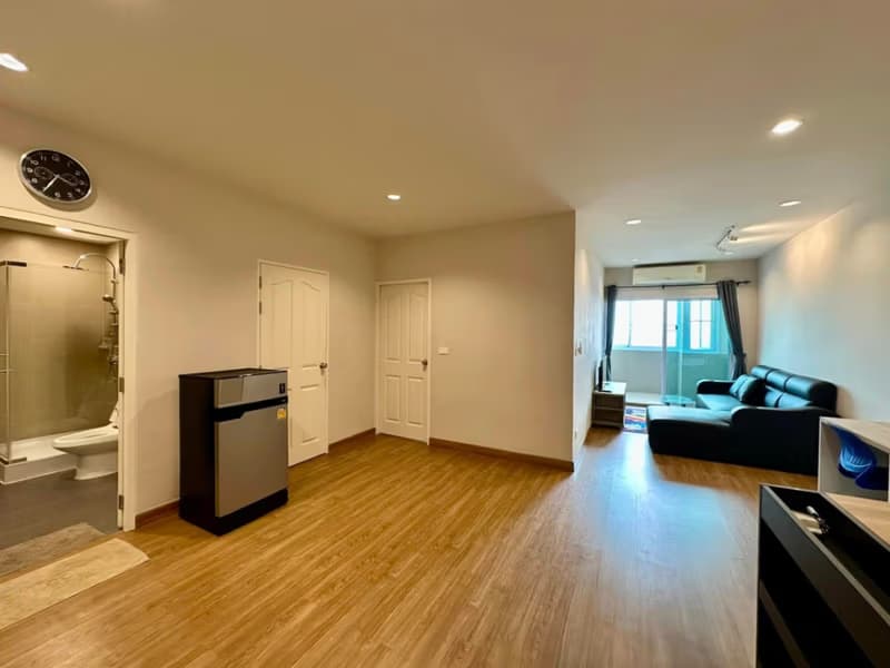 2 Bed Condo for Rent in Saraphi