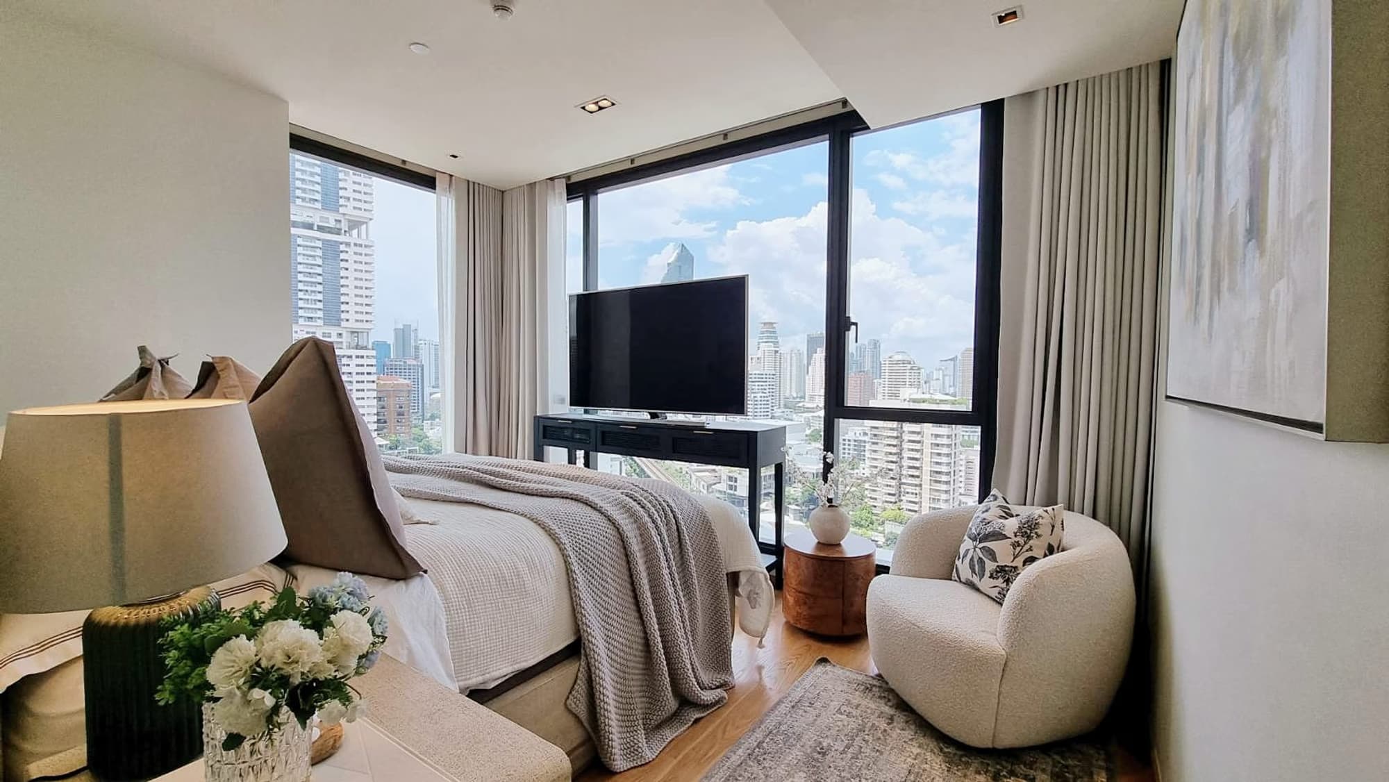 2 Bed Condo for Rent and Sale in Khlong Toei - Image 2