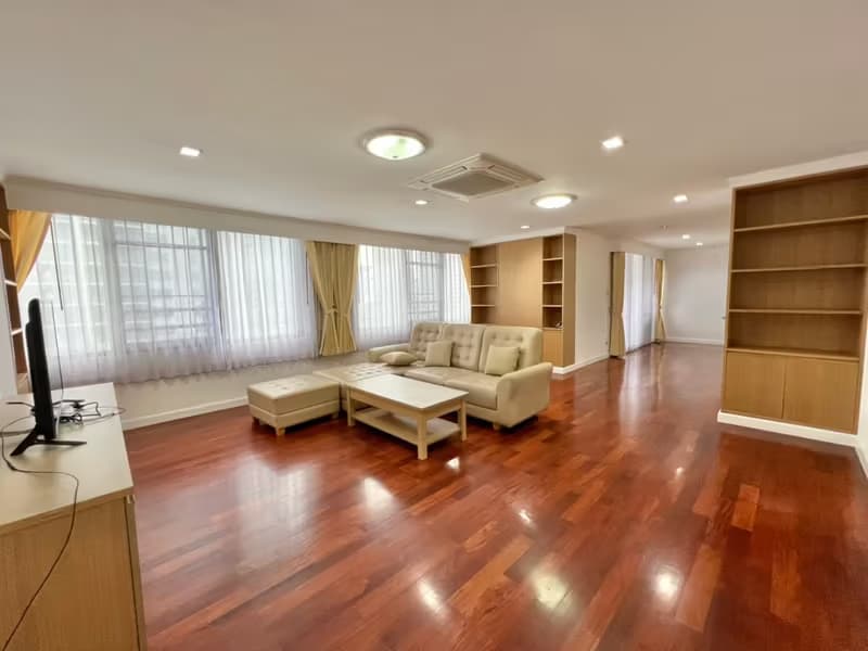 Acadamia Grand Tower