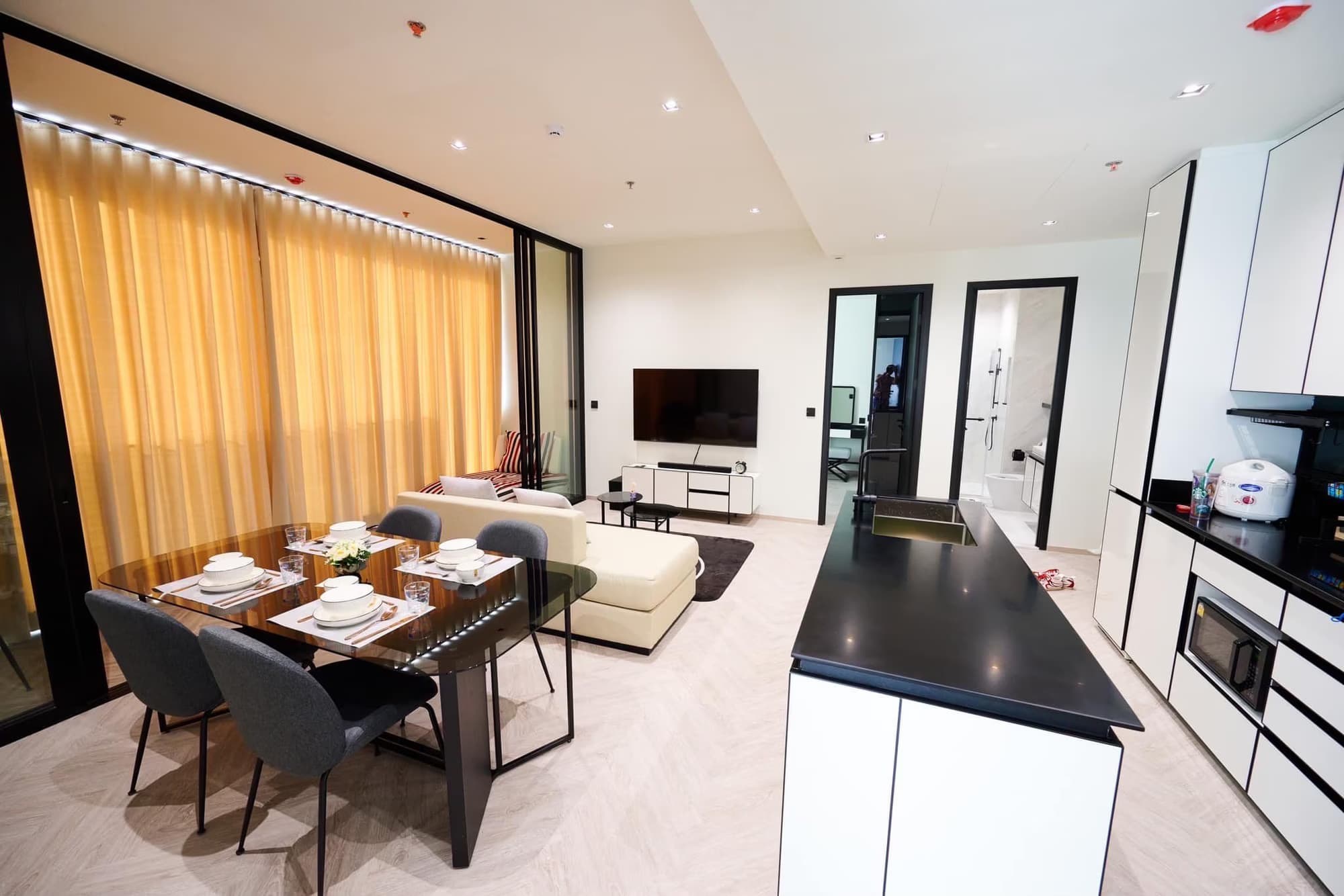 2 Bed Condo for Rent in Khlong San - Image 9