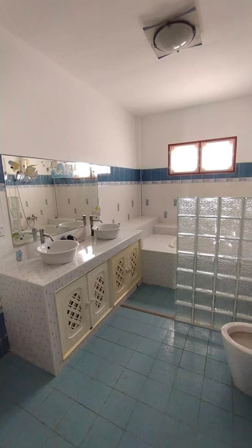 4 Bedroom House - Image 4