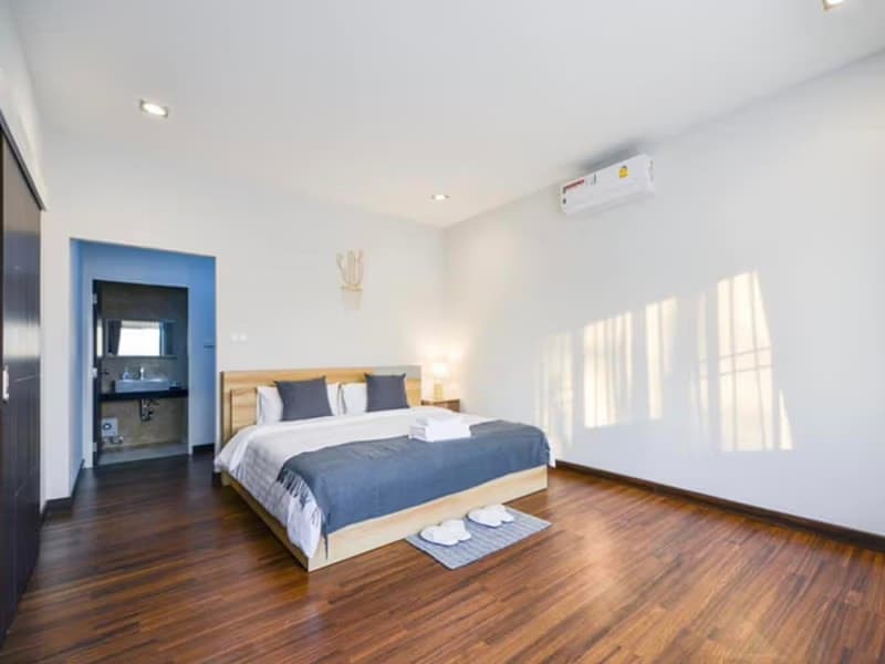 6 Bedroom House