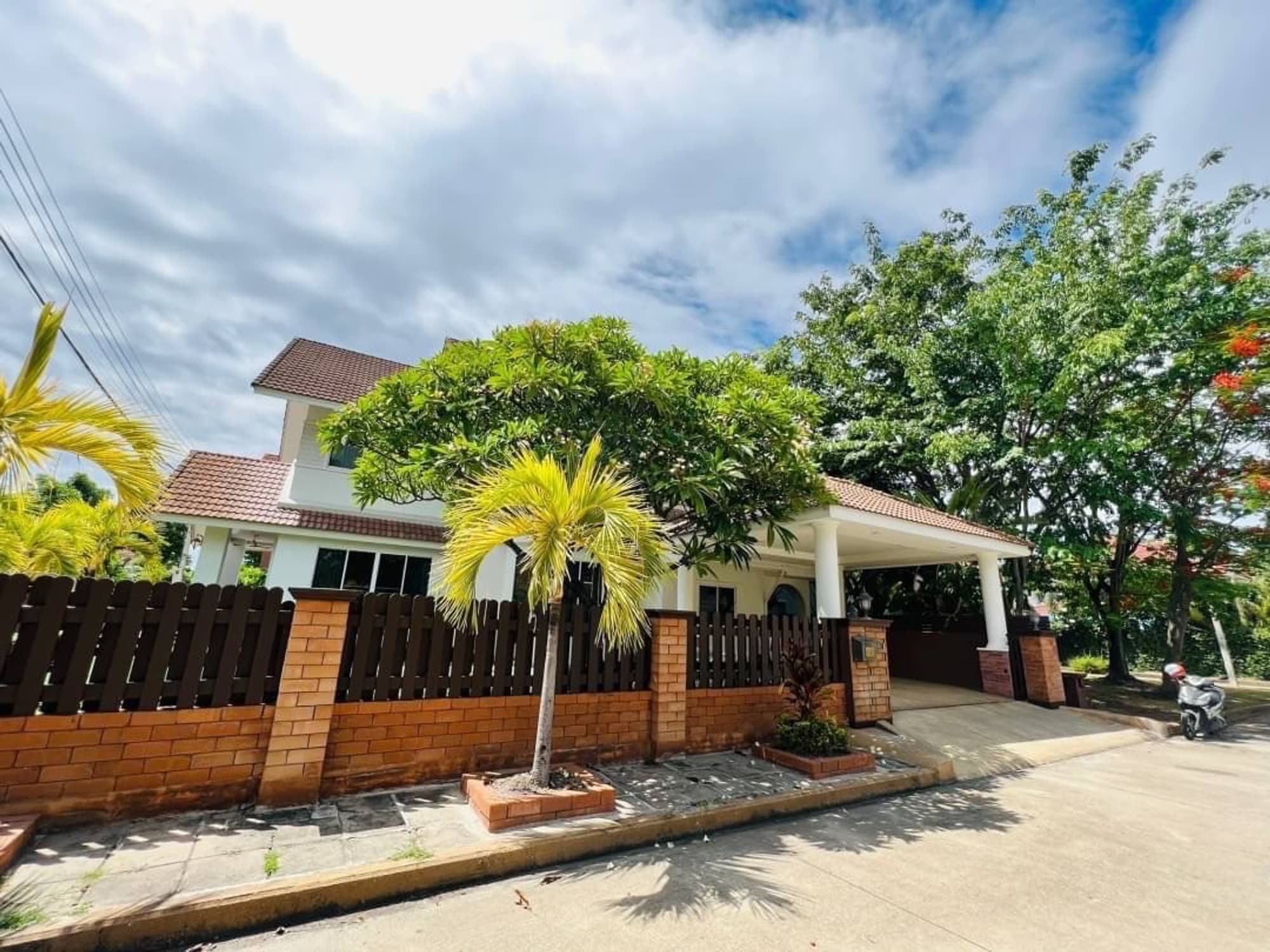 4 Bed House for Sale in Hang Dong - Image 1