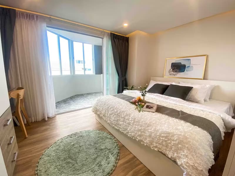 1 Bedroom Condo