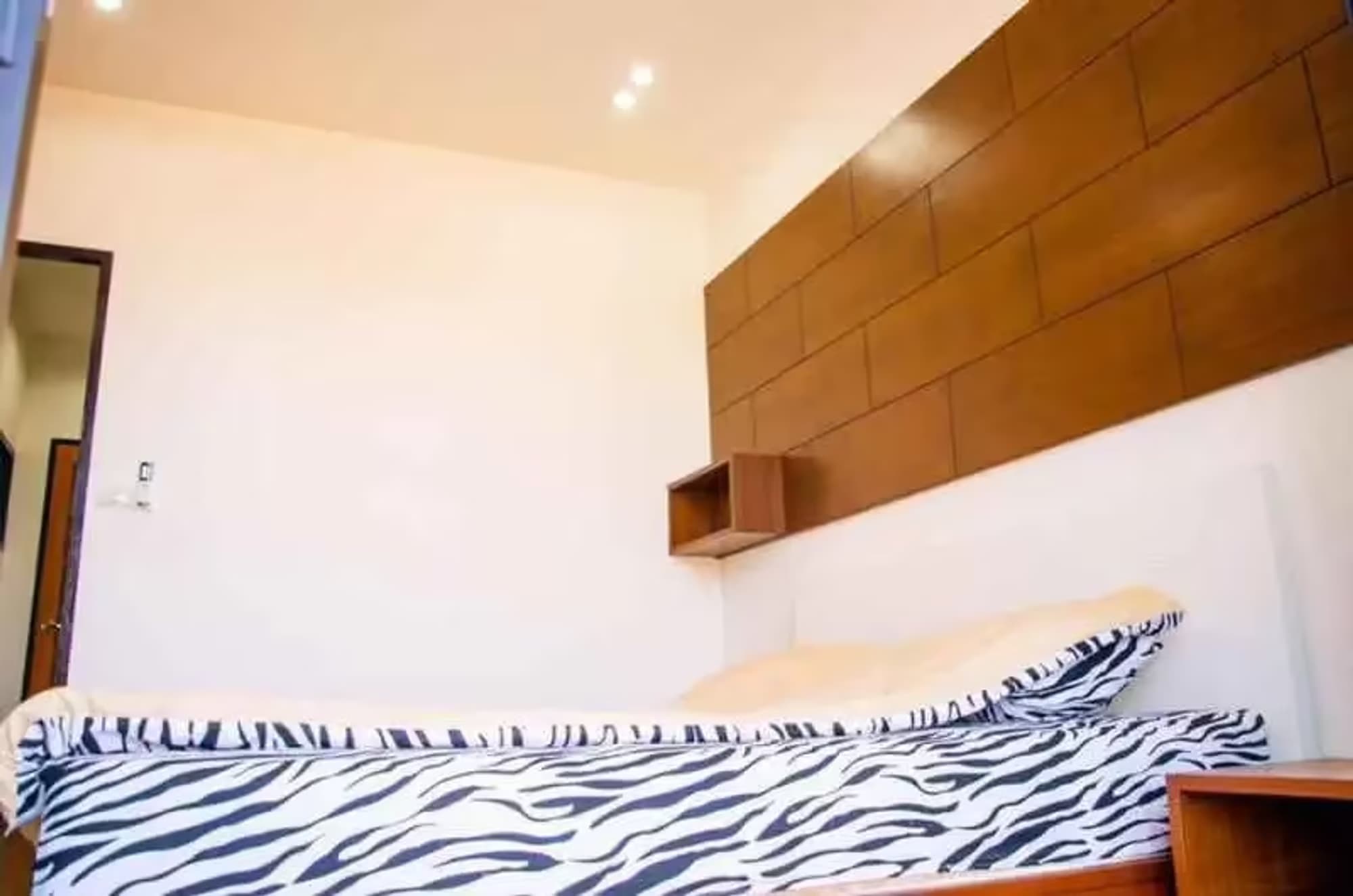 2 Bedroom House - Image 8
