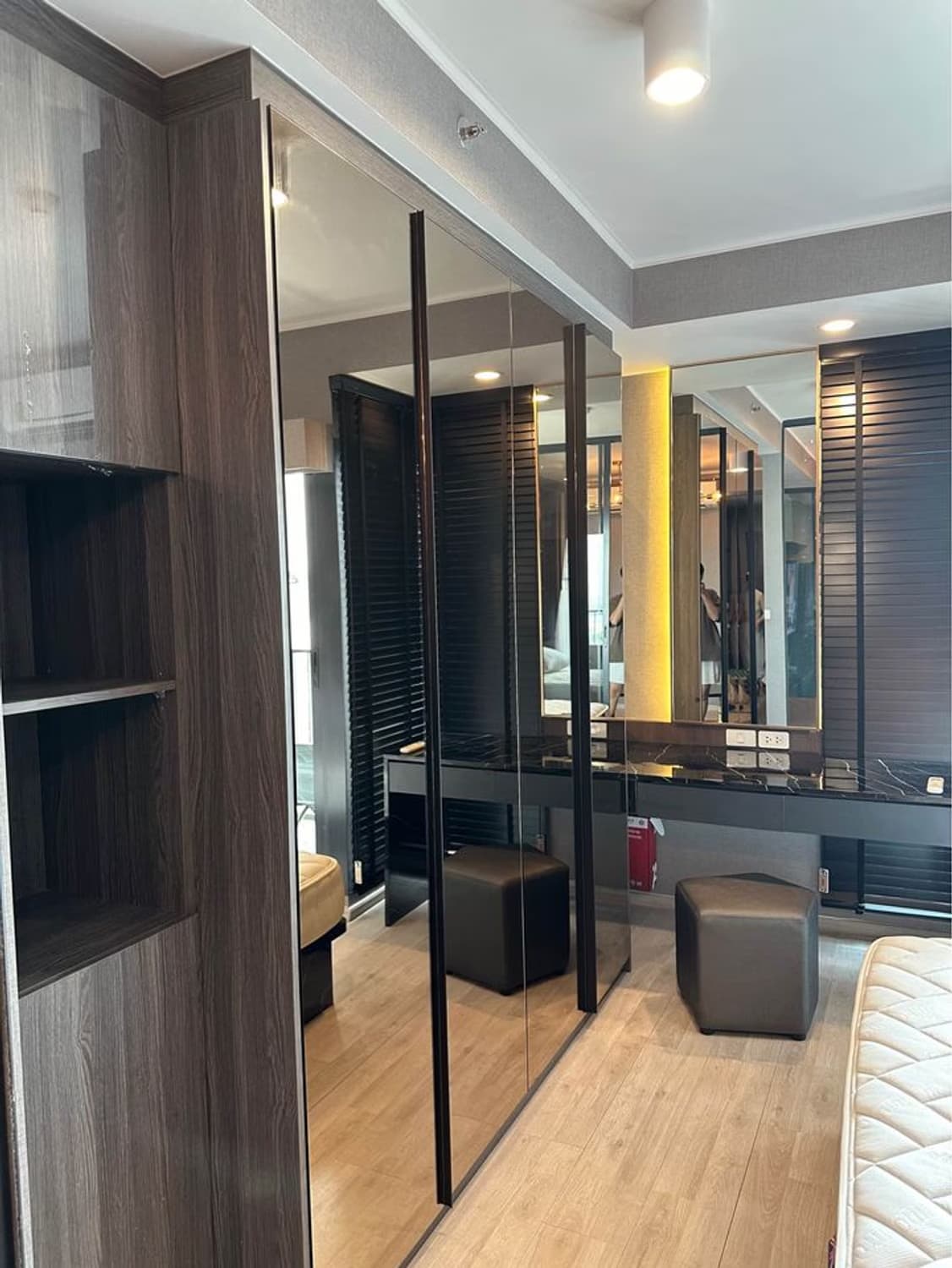 1 Bed Condo for Sale  Near Sutthisan MRT - Image 2
