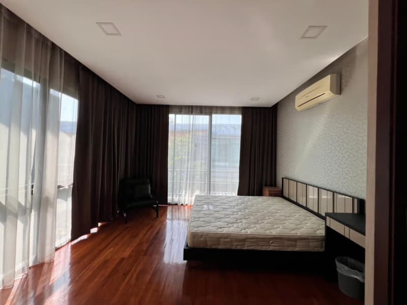 4 Bed House for Rent in Mueang Chiang Mai District