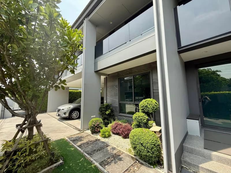 4 Bed House for Rent in Bang Kapi