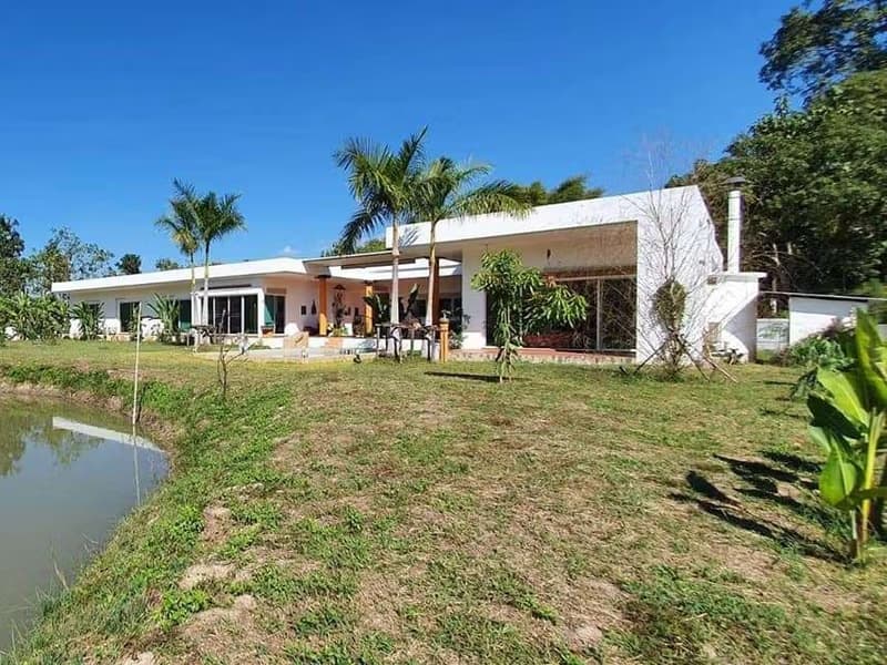 6 Bedroom House