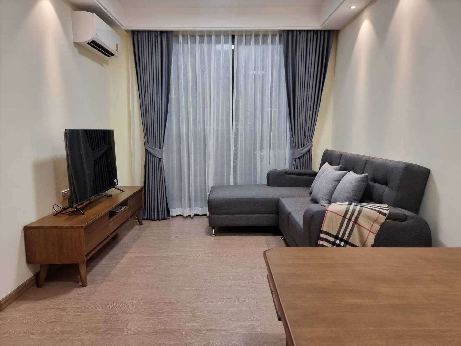 1 Bed Condo for Rent and Sale in Sathon - Image 1