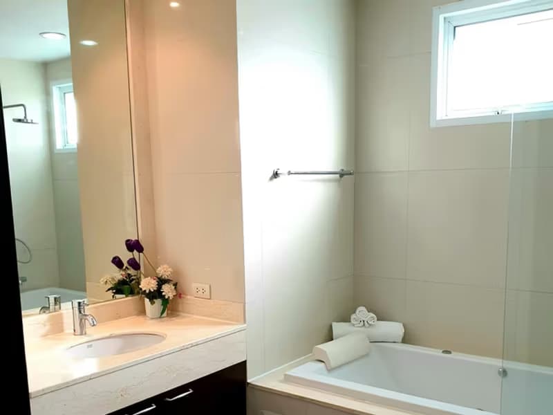 Piyathip Place Serviced Apartment