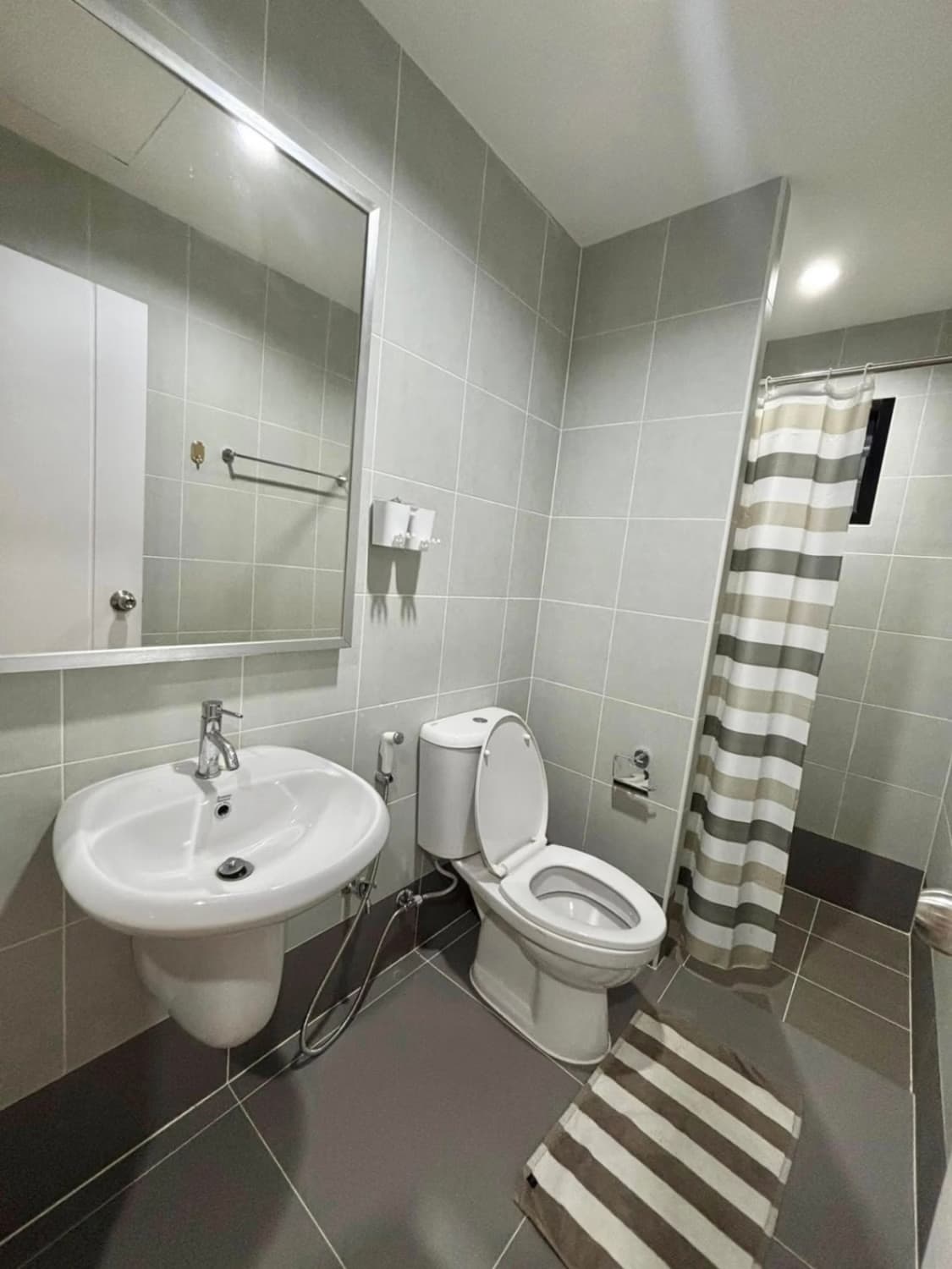4 Bed House for Rent in Saraphi - Image 14