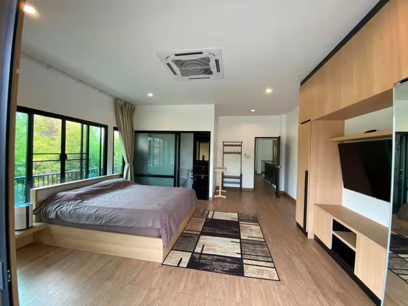 5 Bedroom House
