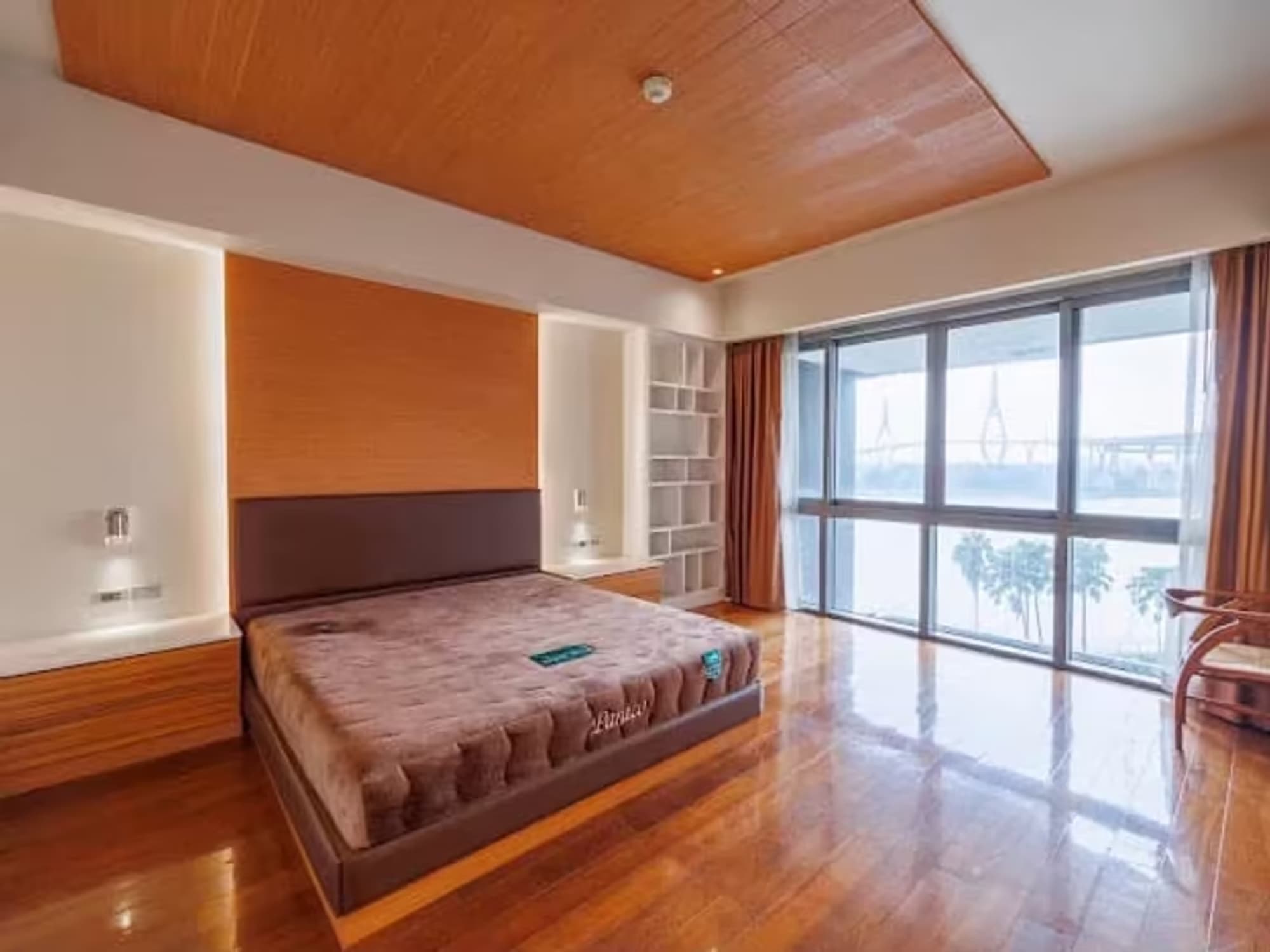 3 Bedroom Condo for Sale - Image 9