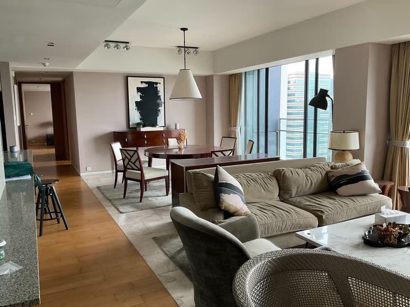Condo for Sale at The Met Condominium
