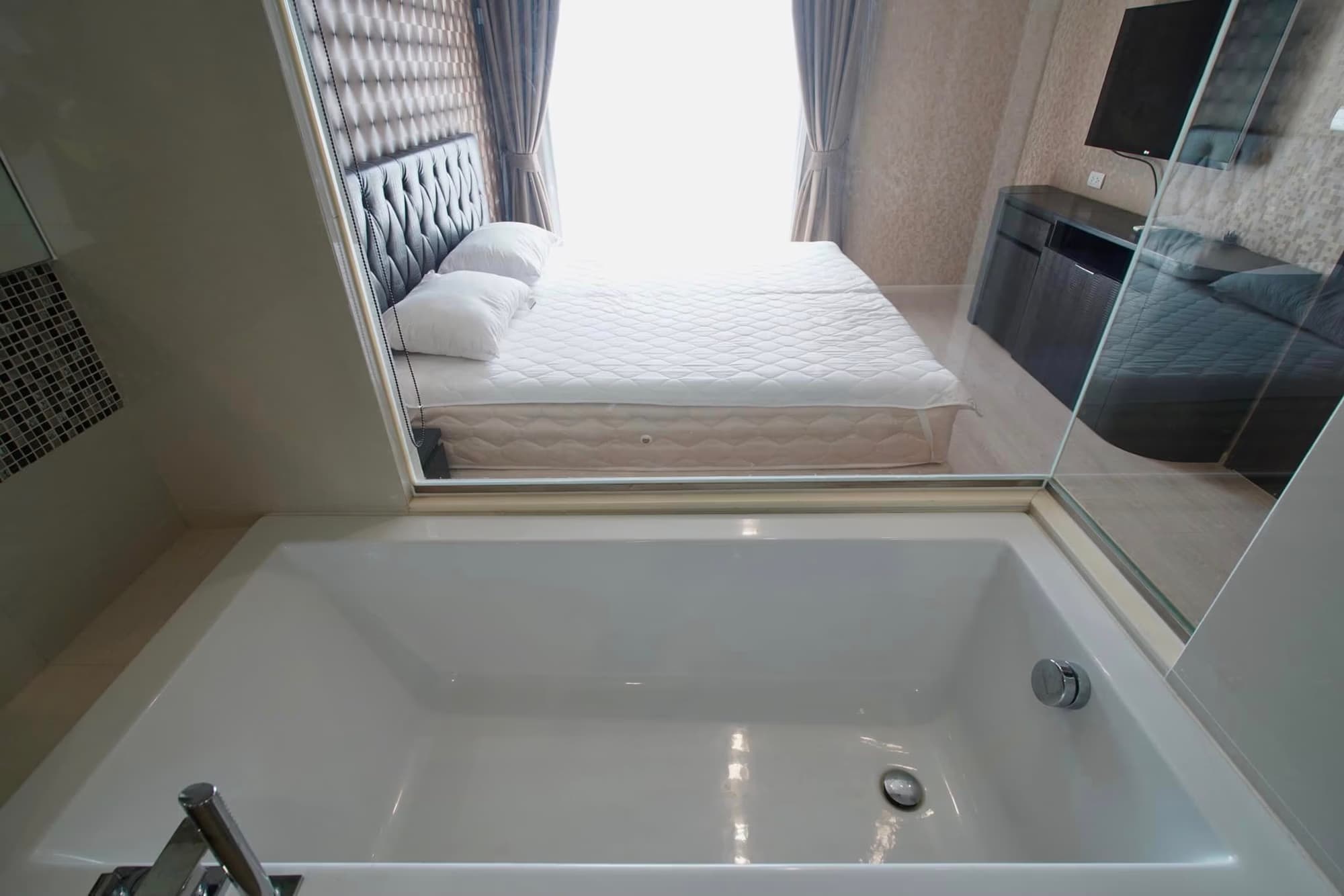  - Image 7