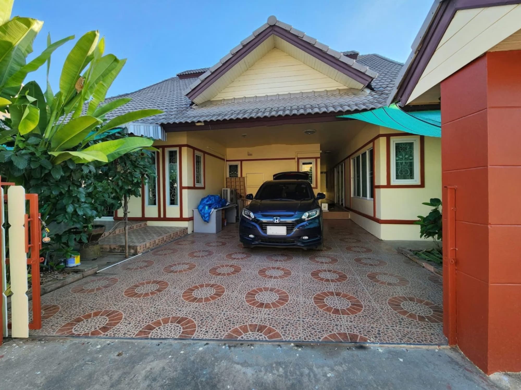 5 Bed House for Rent in Mueang Chiang Mai - Image 1