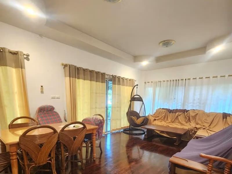 5 Bed House for Rent in Mueang Chiang Mai
