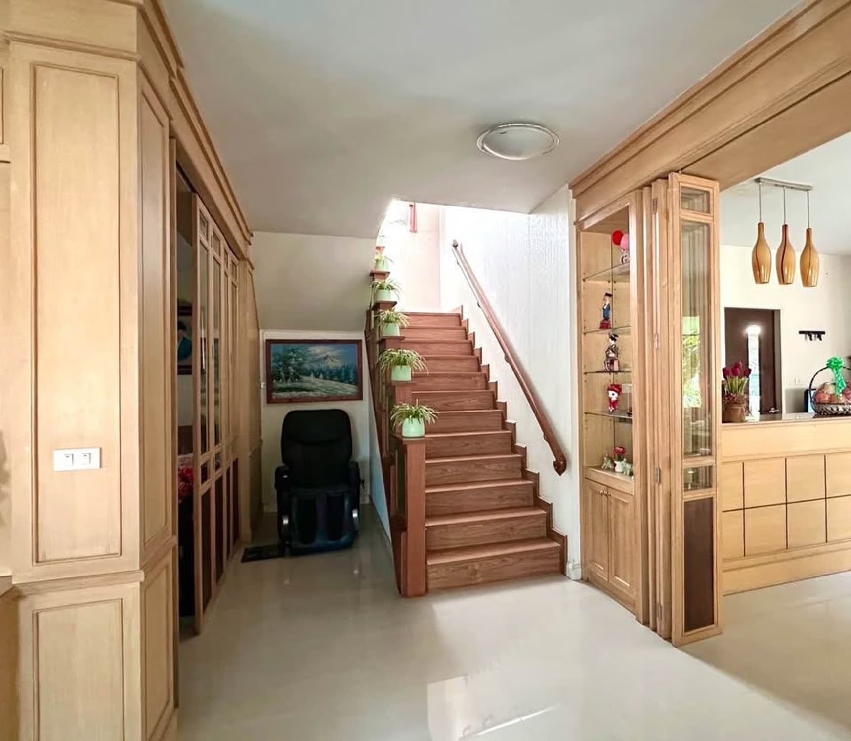 5 Bed House for Rent and Sale in Mueang Chiang Mai - Image 3