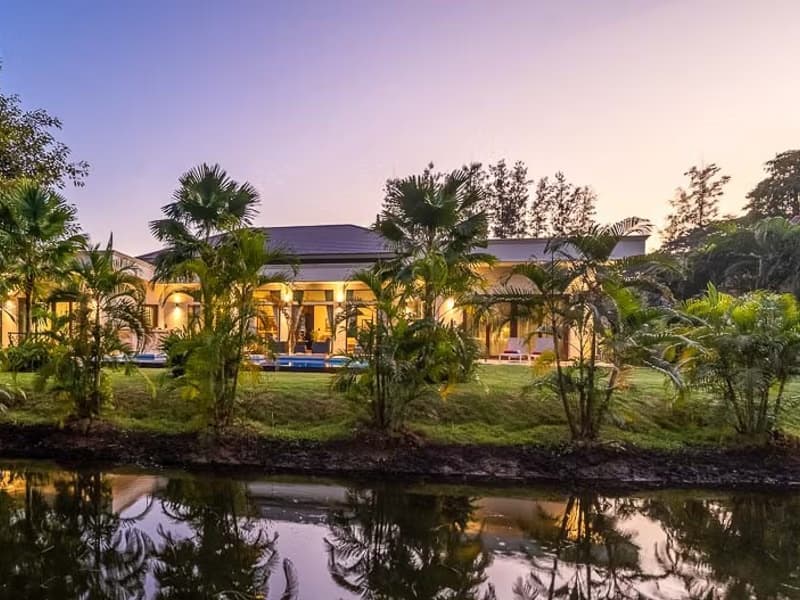 Luxury Single-Story Pool Villa