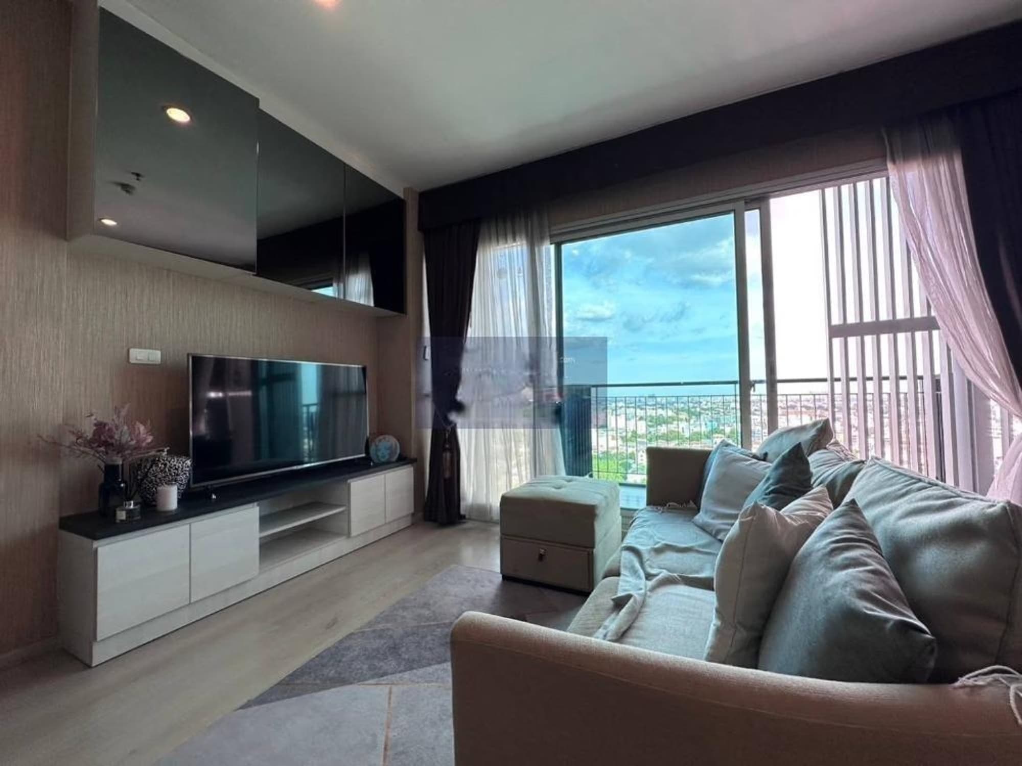 Condo for Sale at Life Ratchadapisek - Image 1
