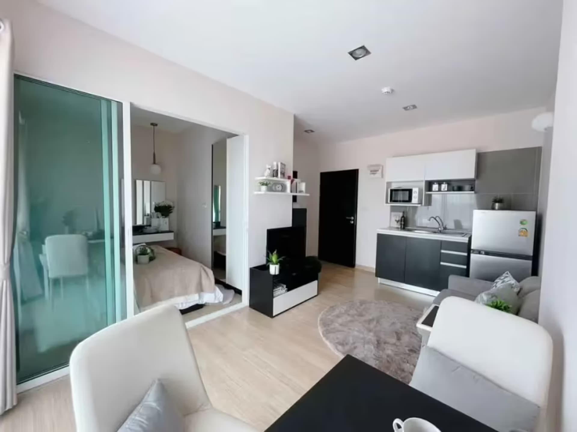 4 Bedroom Condo - Image 7