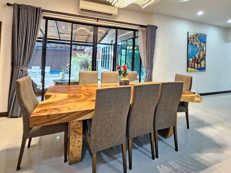4 Bed House for Rent in San Sai District