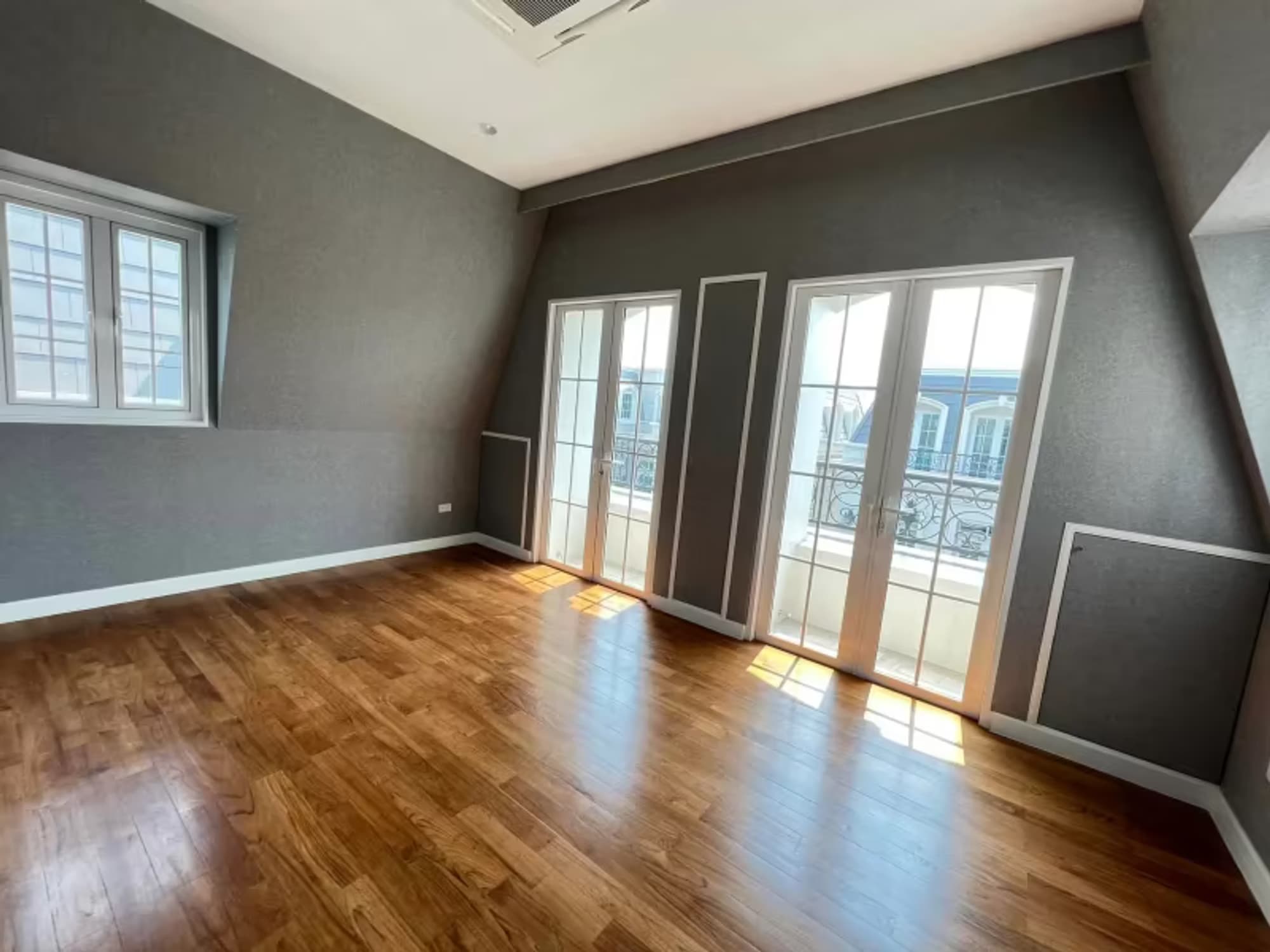 5 Bedroom House - Image 18